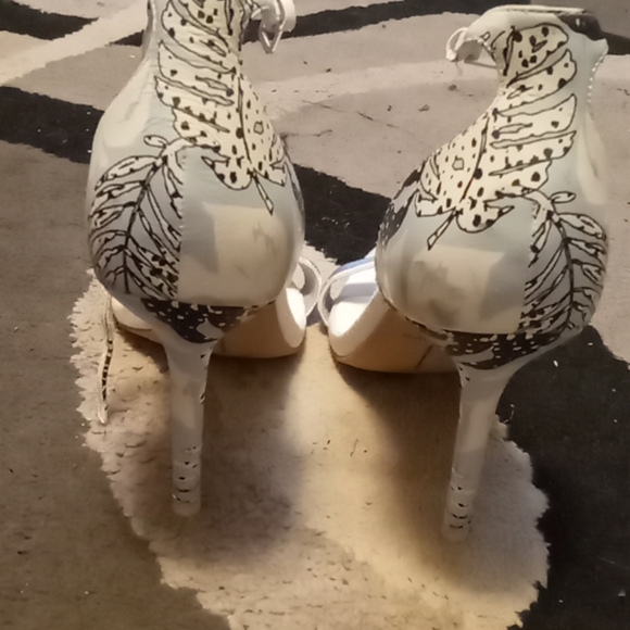 Shoes - Picture 5 of 5